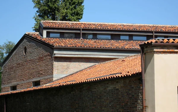 Roof - the top structure of the building — Stock Photo, Image