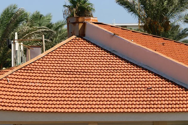 Roof - the top structure of the building — Stock Photo, Image