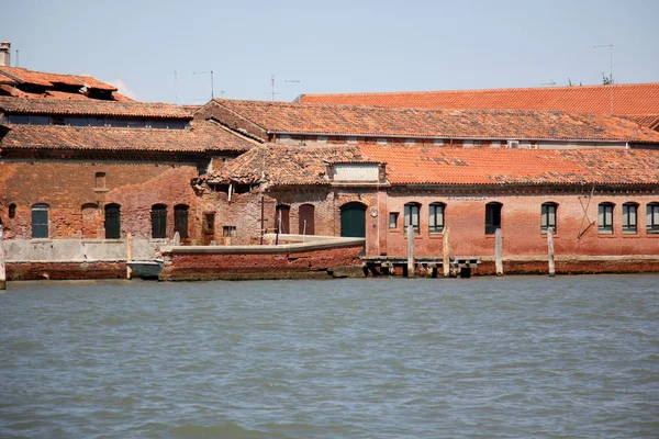 Tetto - la struttura superiore dell'edificio — Foto Stock