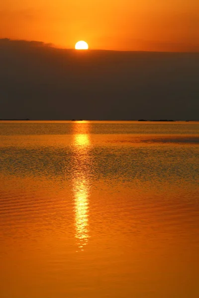 Ανατολή του ηλίου για τη Νεκρά Θάλασσα — 图库照片