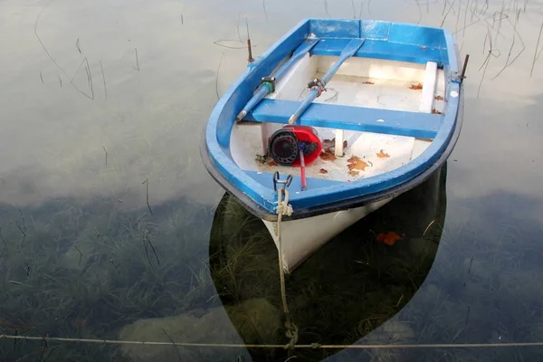Лодка для воды — стоковое фото