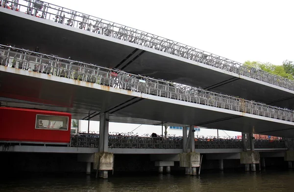 Amsterdam - die hauptstadt und größte stadt der Niederlande — Stockfoto