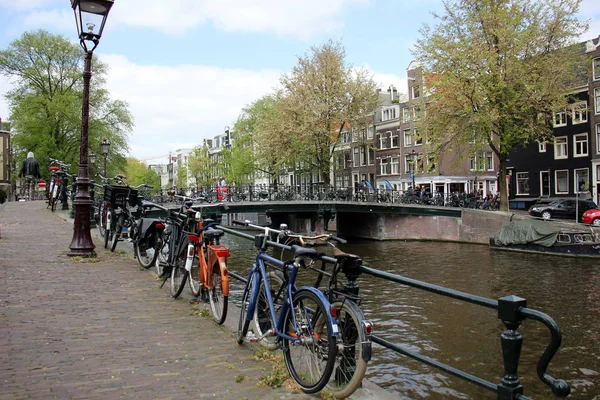 Amsterdam - de hoofdstad en grootste stad van Nederland — Stockfoto