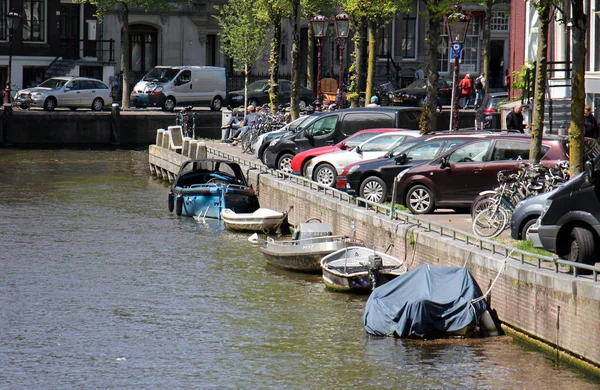 Ámsterdam - la capital y la ciudad más grande de los Países Bajos —  Fotos de Stock