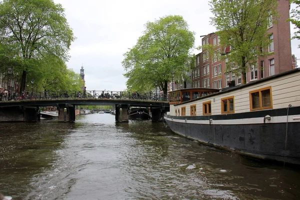 Amsterdam - die hauptstadt und größte stadt der Niederlande — Stockfoto