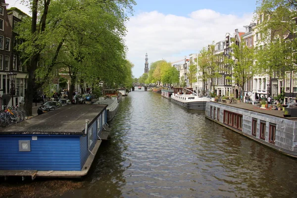 Amsterdam - die hauptstadt und größte stadt der Niederlande — Stockfoto