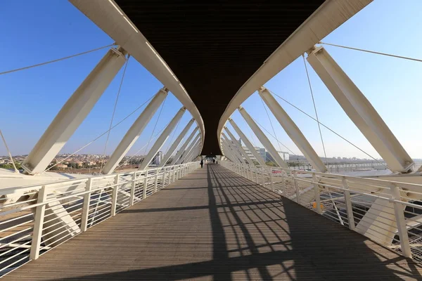 Köprü - yapay bir yapı 