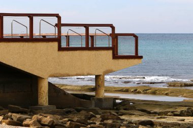 İsrail 'in kuzeyindeki Akdeniz kıyısında. 