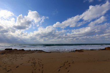 İsrail 'in kuzeyindeki Akdeniz kıyısında. 
