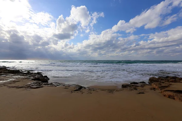 İsrail 'in kuzeyindeki Akdeniz kıyısında. 