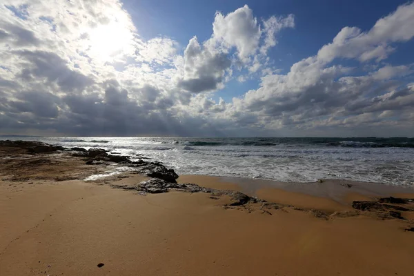 İsrail 'in kuzeyindeki Akdeniz kıyısında. 