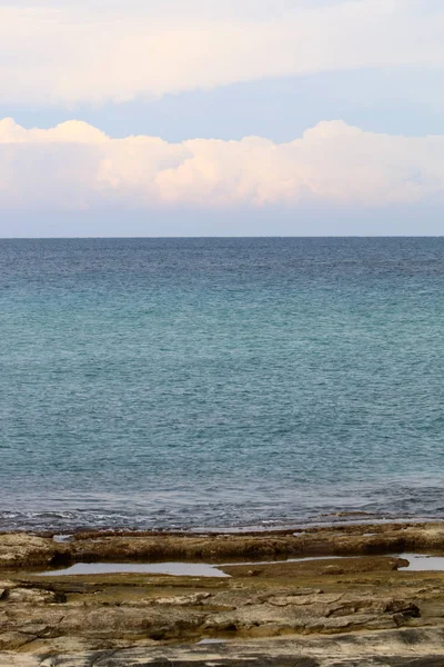 İsrail 'in kuzeyindeki Akdeniz kıyısında. 