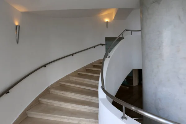 Escalera Consiste Una Serie Escalones Sirve Para Subir Bajar —  Fotos de Stock