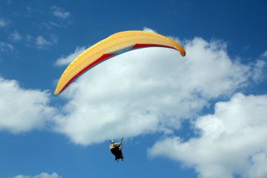 Başının üstüne büyük bir gökyüzü 