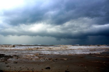Başının üstüne büyük bir gökyüzü 