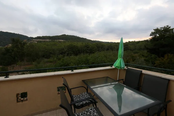 Eettafel Het Balkon Met Uitzicht Bergen — Stockfoto