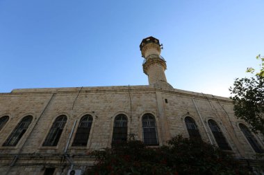 Hulul belgili tanımlık oda ve havalandırma ışık için hizmet vermektedir binanın pencere mimari detay. 