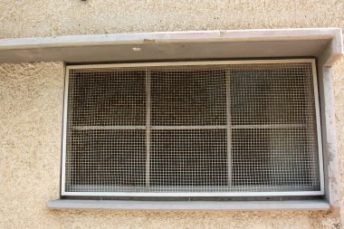 Hulul belgili tanımlık oda ve havalandırma ışık için hizmet vermektedir binanın pencere mimari detay. 