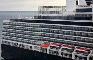 Hulul belgili tanımlık oda ve havalandırma ışık için hizmet vermektedir binanın pencere mimari detay. 