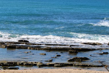 İsrail 'in kuzeyindeki Akdeniz kıyısında.