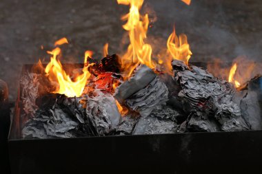 Yangın yanma işlemi ana aşaması ve otomatik yayılma özelliğine sahiptir. 