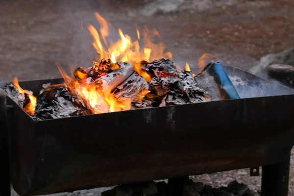 Yangın yanma işlemi ana aşaması ve otomatik yayılma özelliğine sahiptir. 