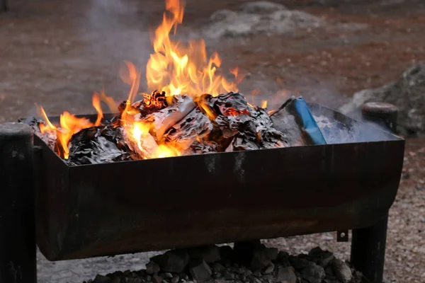 Feuer Ist Die Hauptphase Des Verbrennungsprozesses Und Besitzt Die Eigenschaft — Stockfoto