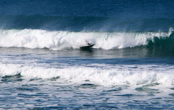 Surf Montar Atletas Una Ola Tablas Ligeras Especiales — Foto de Stock