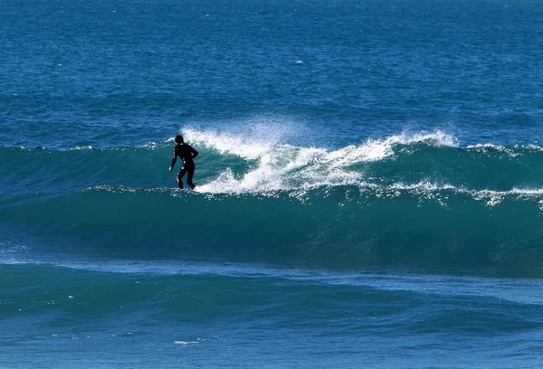 Surfing Jazda Sportowców Fali Specjalnych Tablicach Światła — Zdjęcie stockowe