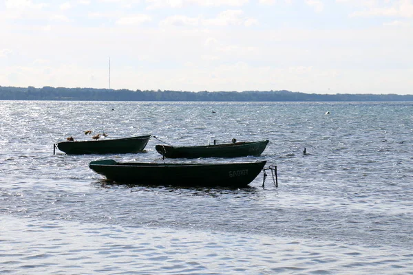 Bateau Est Petit Bateau Pour Transport Cargaisons Passagers Sur Lac — Photo