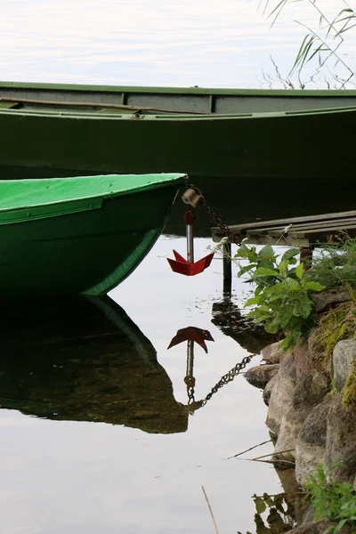 Лодка Представляет Собой Небольшое Судно Перевозки Грузов Пассажиров Озеру — стоковое фото