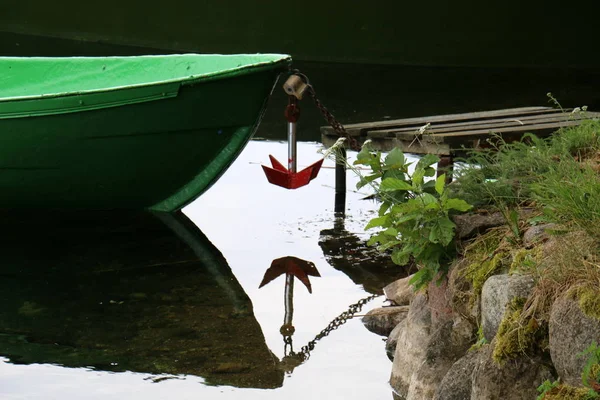 Barca Una Piccola Imbarcazione Trasporto Carichi Passeggeri Sul Lago — Foto Stock