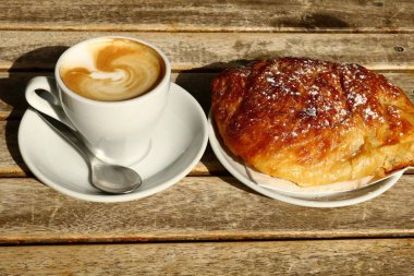 Bir fırın ürün unundan yapılmış bir yemek hazır ekmek üründür 
