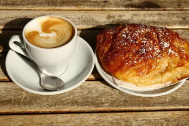 Bir fırın ürün unundan yapılmış bir yemek hazır ekmek üründür 