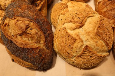 Bir fırın ürün unundan yapılmış bir yemek hazır ekmek üründür 