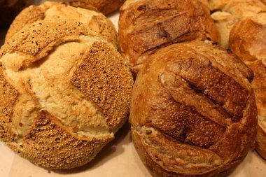 Bir fırın ürün unundan yapılmış bir yemek hazır ekmek üründür 