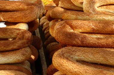 Bir fırın ürün unundan yapılmış bir yemek hazır ekmek üründür 