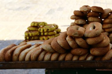 Bir fırın ürün unundan yapılmış bir yemek hazır ekmek üründür 