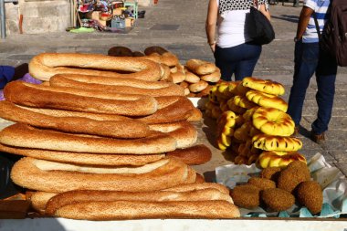 Bir fırın ürün unundan yapılmış bir yemek hazır ekmek üründür 