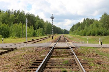 Bir büyük demiryolu parça bir kompleks bir demiryolu parça rehber olan yol formu doğrusal ve mühendislik yapıları olduğunu. 