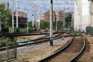Bir büyük demiryolu parça bir kompleks bir demiryolu parça rehber olan yol formu doğrusal ve mühendislik yapıları olduğunu. 