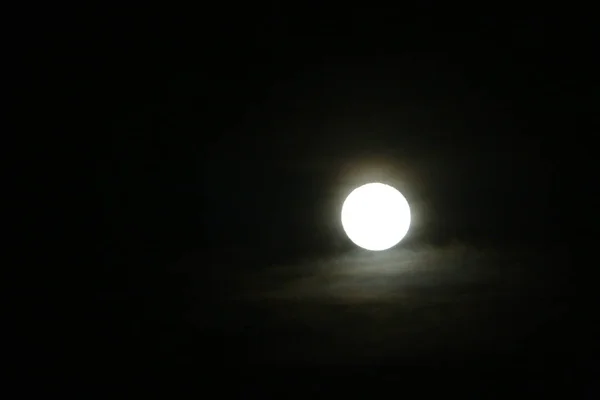 Una Luna Luminosa Satellite Della Terra Cielo Nero — Foto Stock