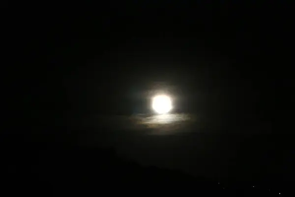 Une Lune Brillante Satellite Terre Sur Ciel Noir — Photo