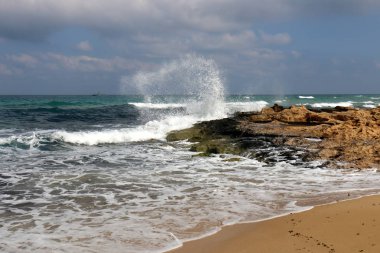 İsrail 'in kuzeyindeki Akdeniz kıyısında. 