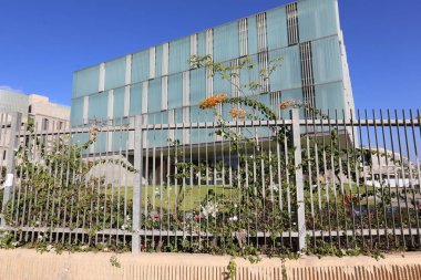 Çit - geçiş için yangın dolapları ve gates geçiş için başka bir bölgede, bir çit korumak için hizmet yapmak. 