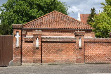 Çit - geçiş için yangın dolapları ve gates geçiş için başka bir bölgede, bir çit korumak için hizmet yapmak. 