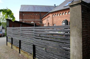 Çit - geçiş için yangın dolapları ve gates geçiş için başka bir bölgede, bir çit korumak için hizmet yapmak. 