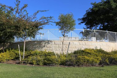 Çit - geçiş için yangın dolapları ve gates geçiş için başka bir bölgede, bir çit korumak için hizmet yapmak. 