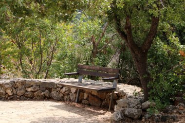 geri kalanı için bir Bank şehir parkında standları 