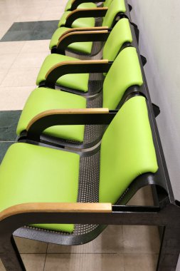 geri kalanı için bir Bank şehir parkında standları 